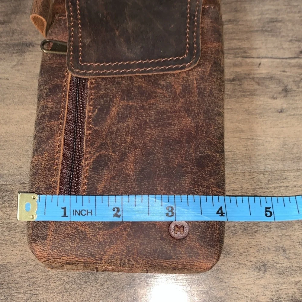 NWB MOONSTER LEATHER PHONE HOLSTER